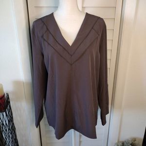 𝅺NWT Noracora long sleeve v-neck blouse Sz. M